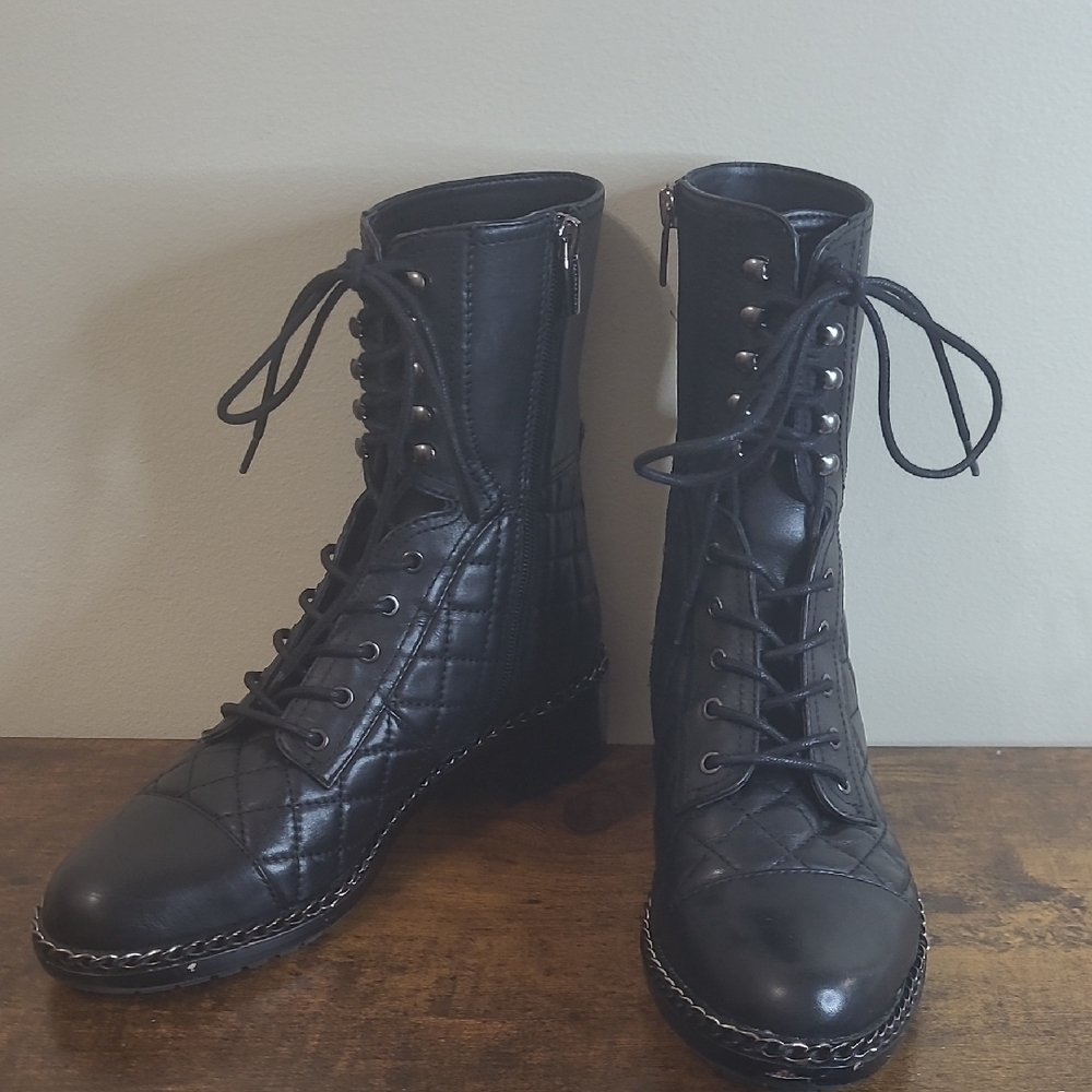 Vince Camuto JOANIE Black Quilted Leather Lace-Up Boots size 7.5